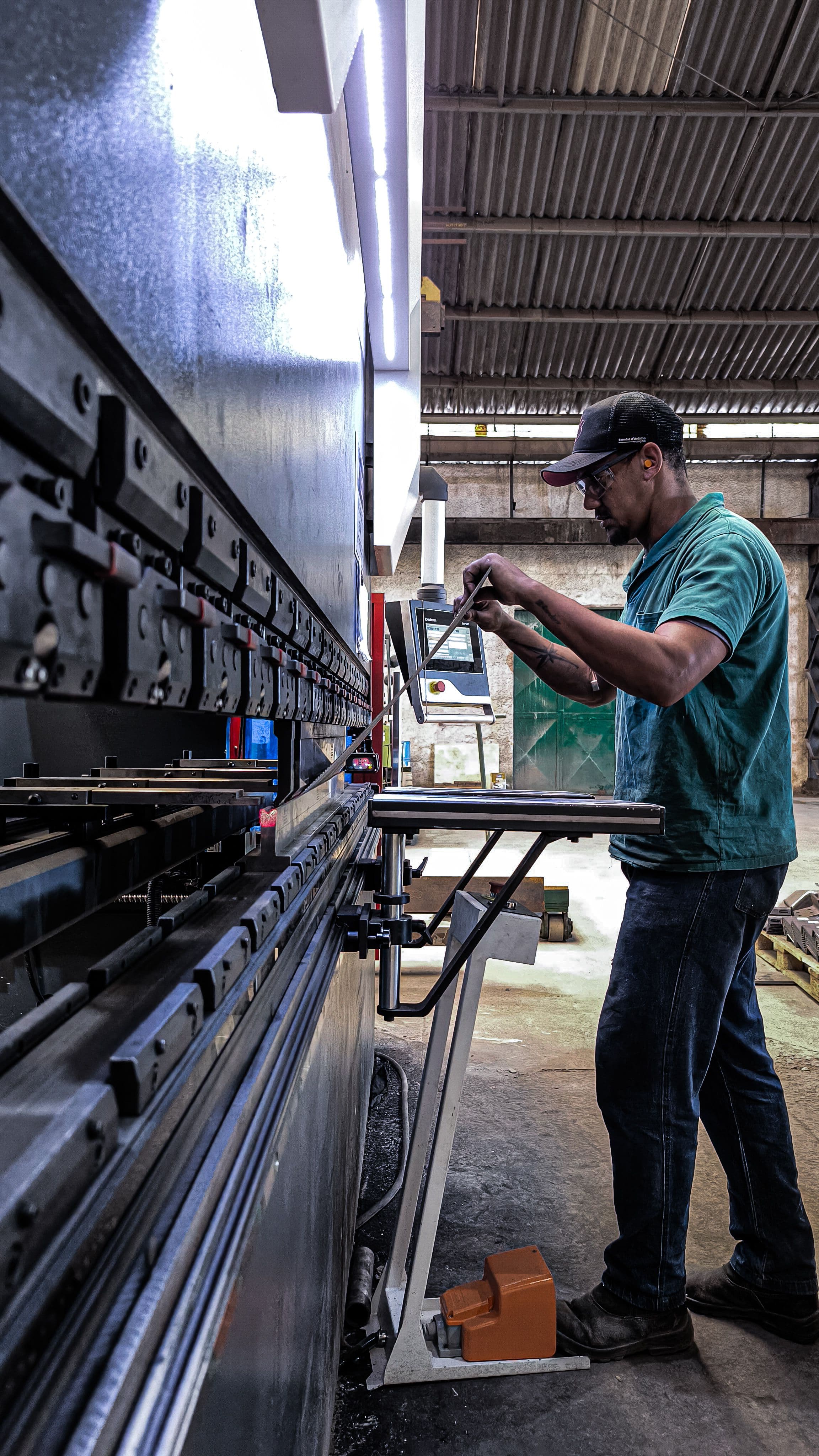 CNC press brake bending